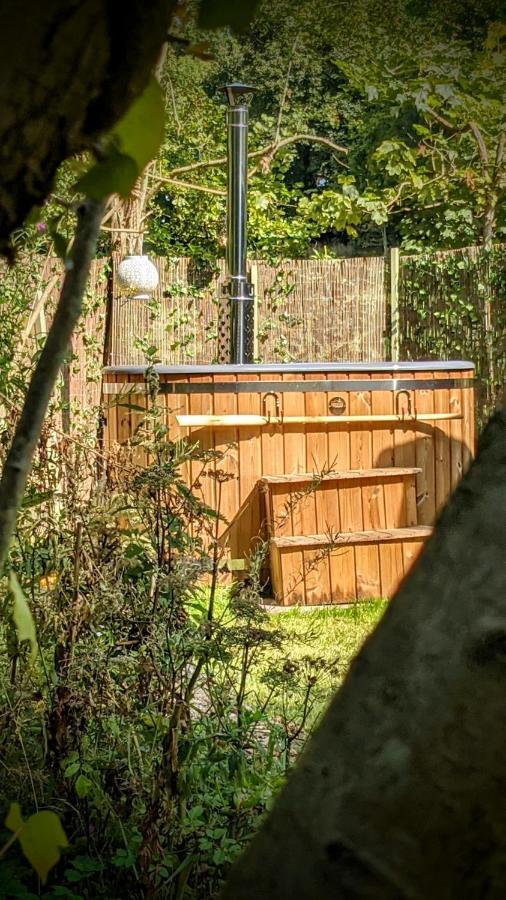 Vila Emlyn'S Coppice - Luxury Woodland Glamping Holywell  Exteriér fotografie